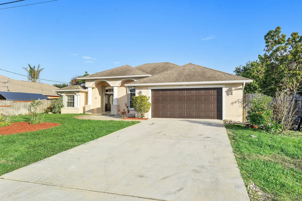 534 SW Halifax Avenue Port St Lucie FL 34953