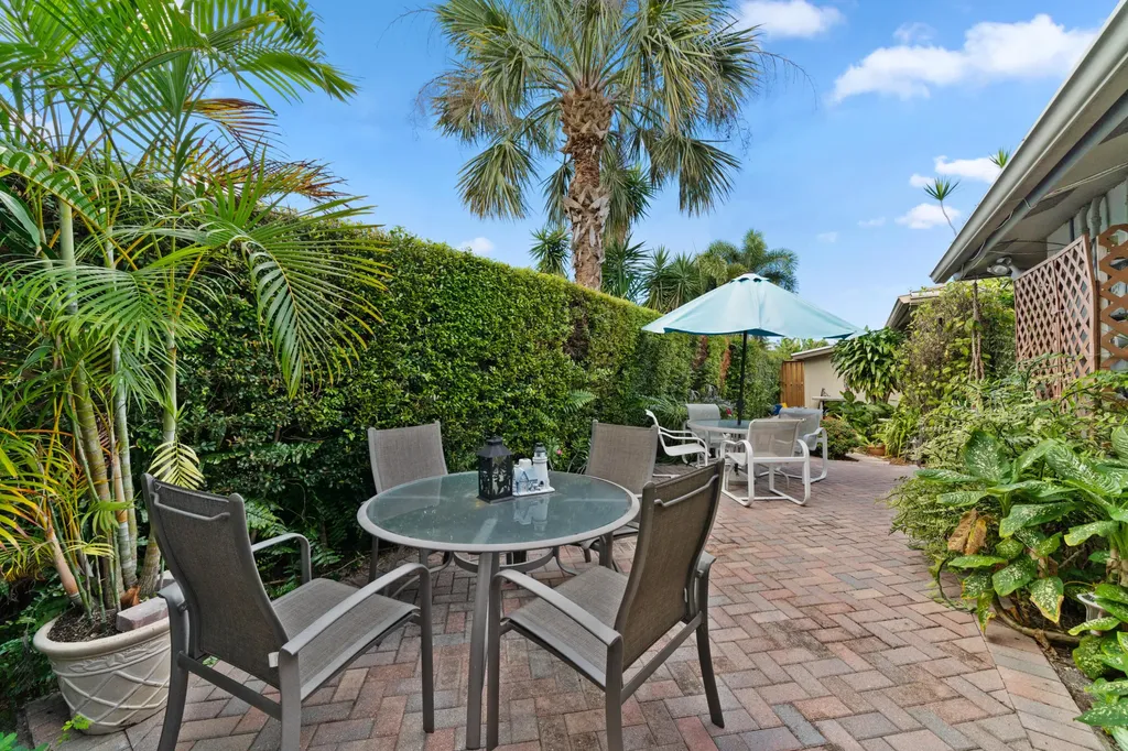 2016 Joy-rene Lane North Palm Beach FL 33408