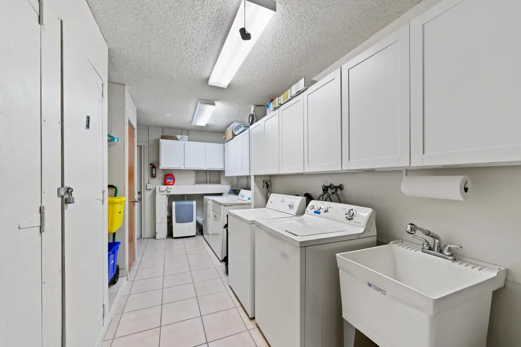 2016 Joy-rene Lane North Palm Beach FL 33408