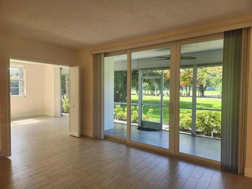 3520 Oaks Way Pompano Beach FL 33069