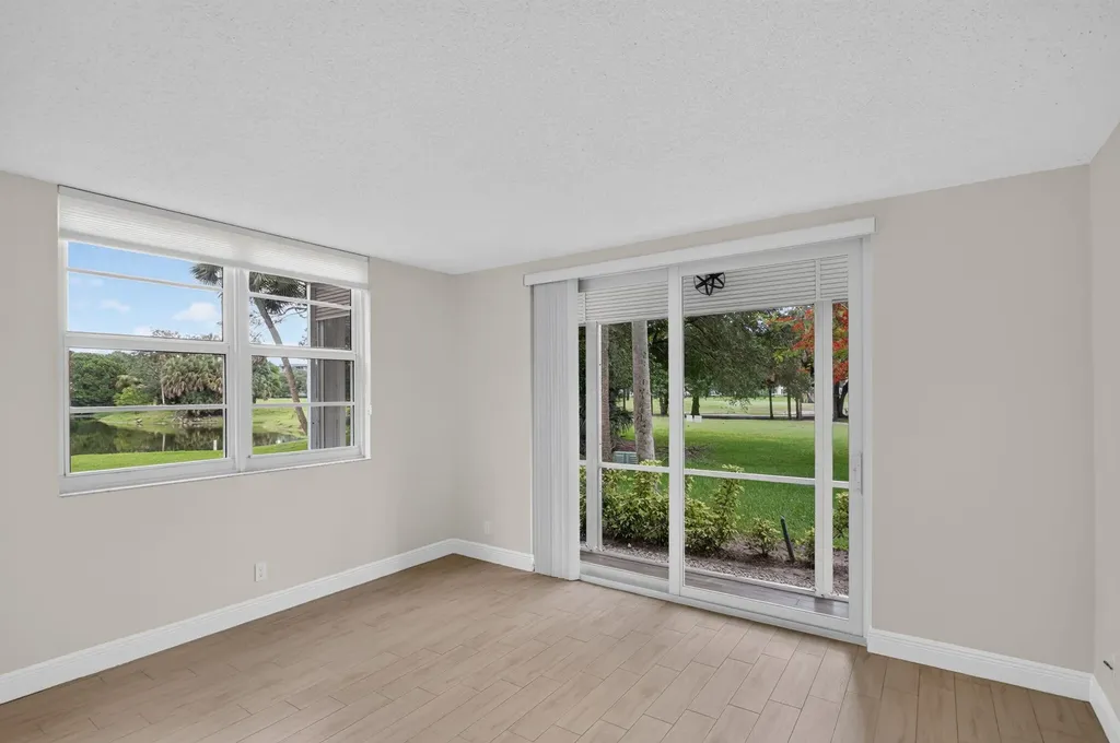 3520 Oaks Way Pompano Beach FL 33069