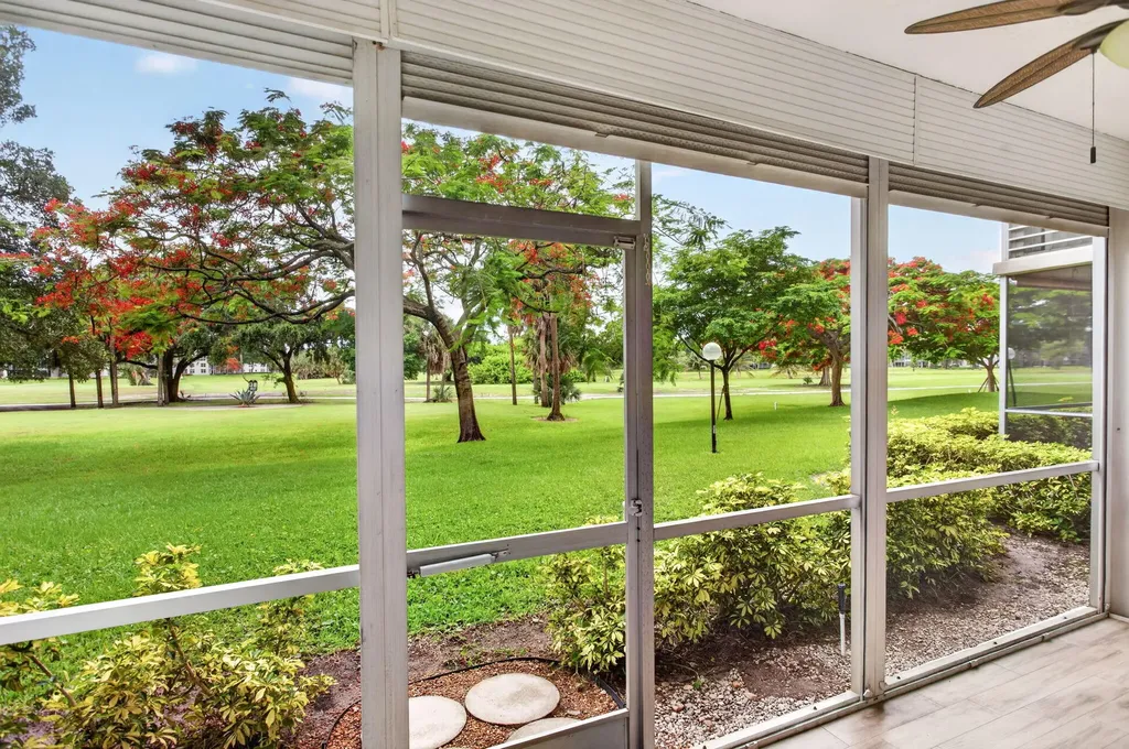 3520 Oaks Way Pompano Beach FL 33069
