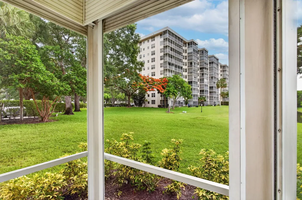 3520 Oaks Way Pompano Beach FL 33069