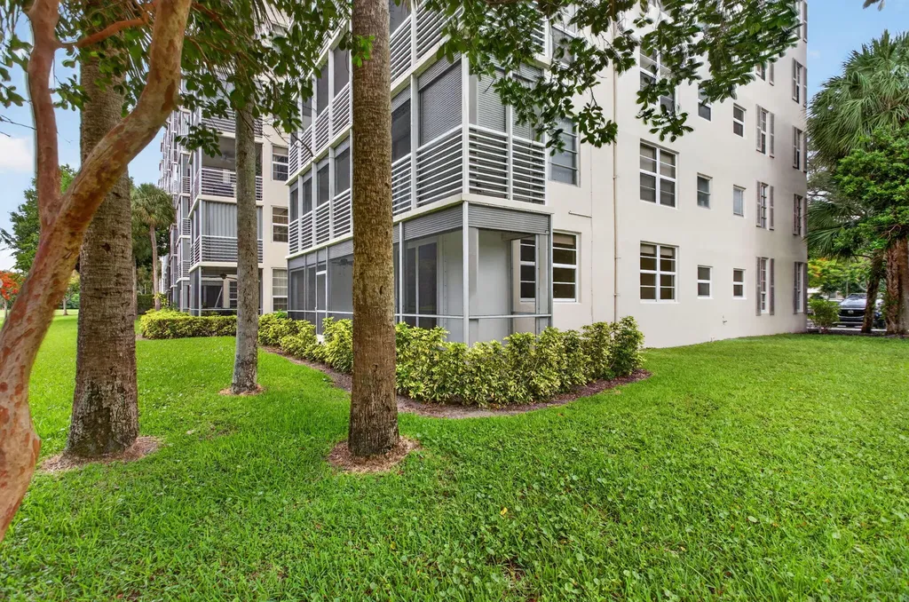 3520 Oaks Way Pompano Beach FL 33069