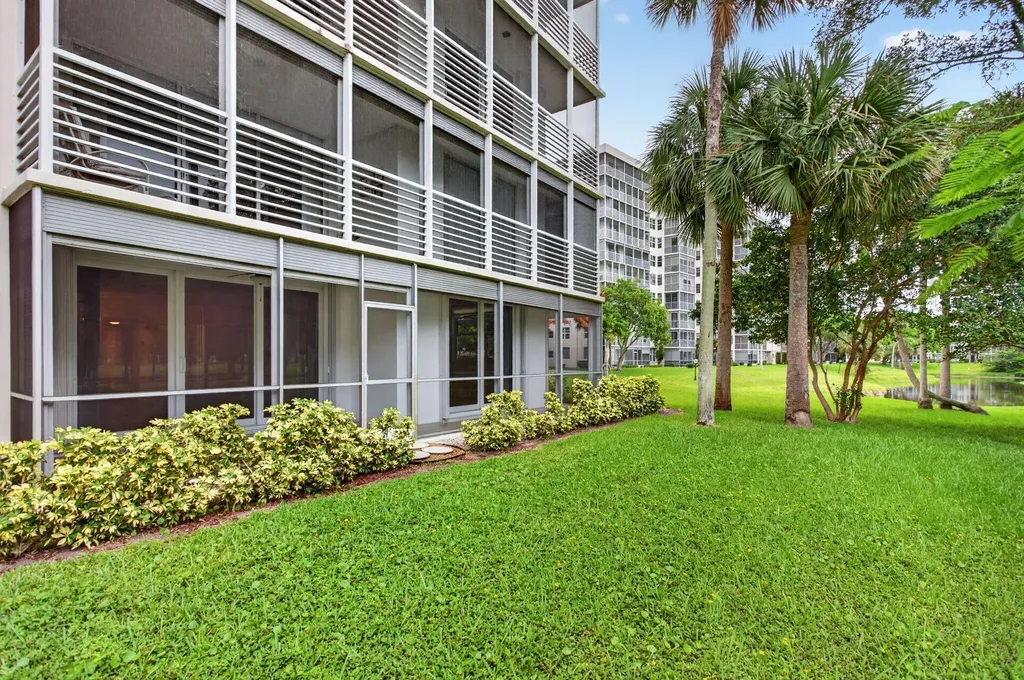 3520 Oaks Way Pompano Beach FL 33069