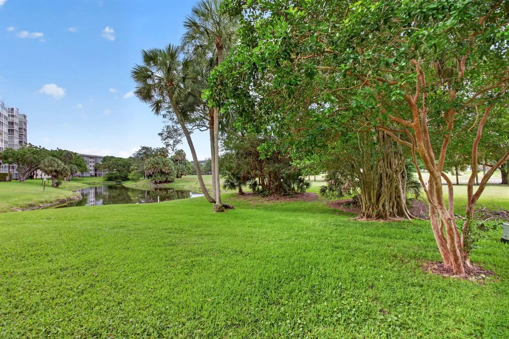 3520 Oaks Way Pompano Beach FL 33069