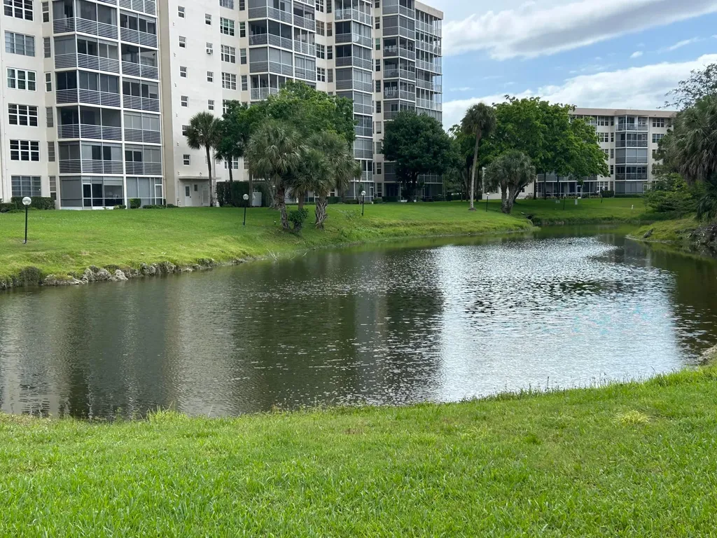 3520 Oaks Way Pompano Beach FL 33069