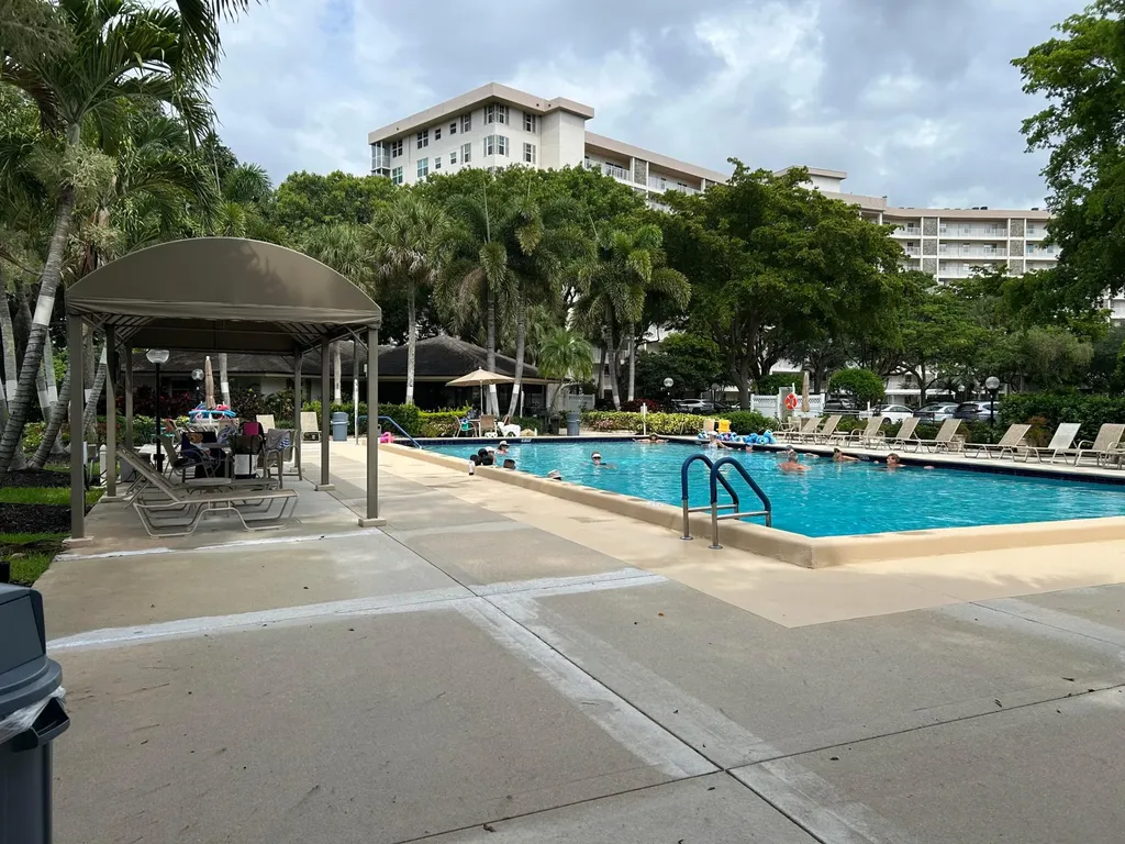 3520 Oaks Way Pompano Beach FL 33069