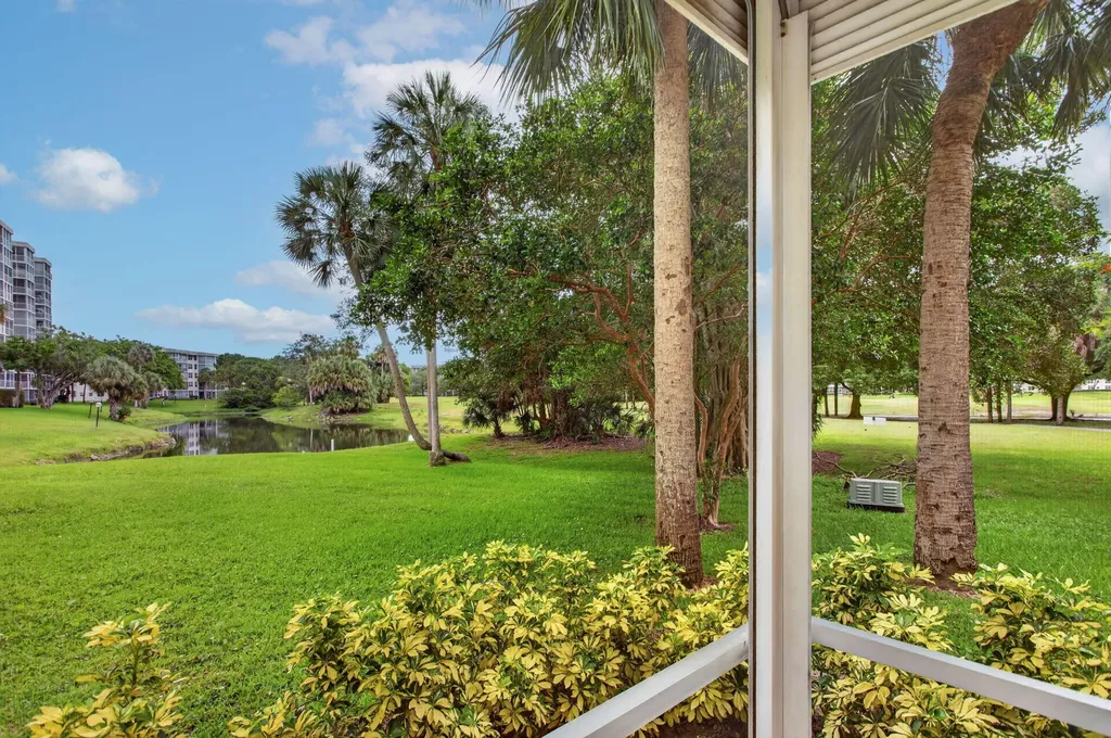 3520 Oaks Way Pompano Beach FL 33069