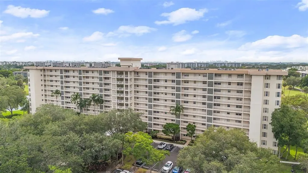 3520 Oaks Way Pompano Beach FL 33069