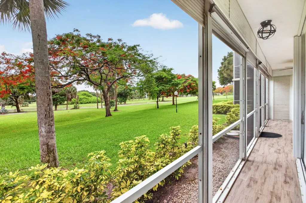 3520 Oaks Way Pompano Beach FL 33069