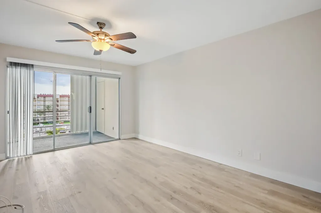3590 Via Poinciana Lake Worth FL 33467