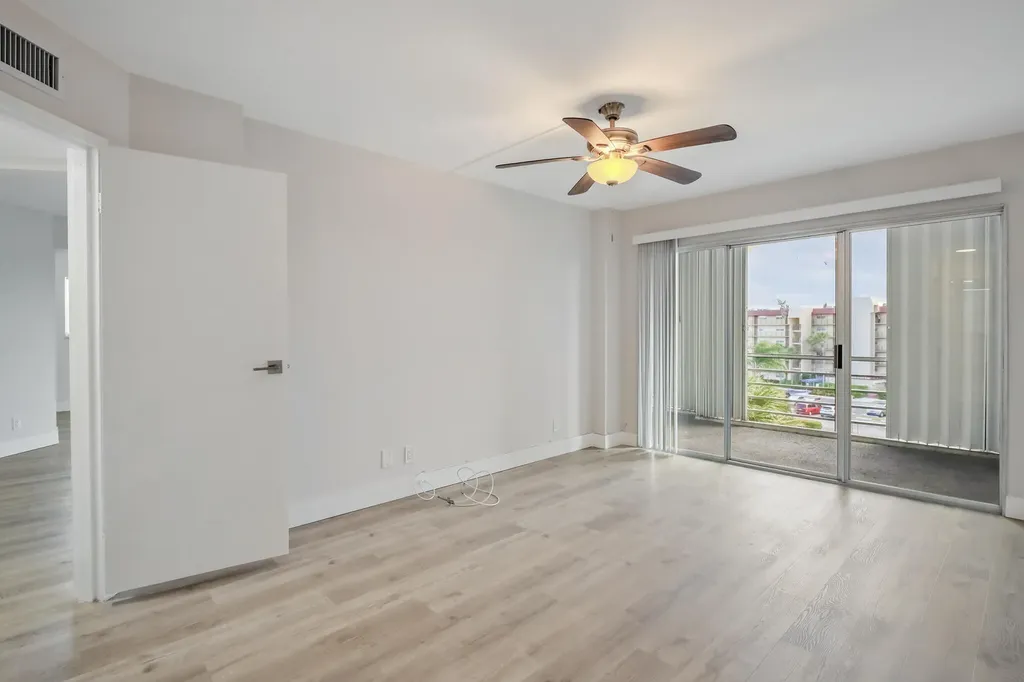 3590 Via Poinciana Lake Worth FL 33467