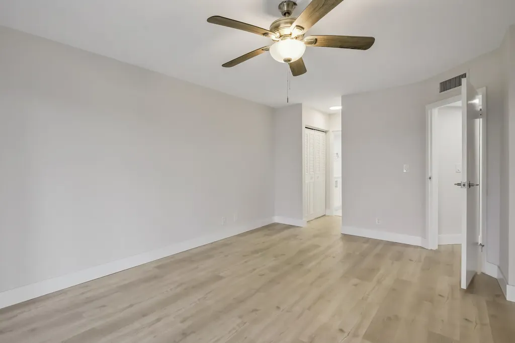 3590 Via Poinciana Lake Worth FL 33467