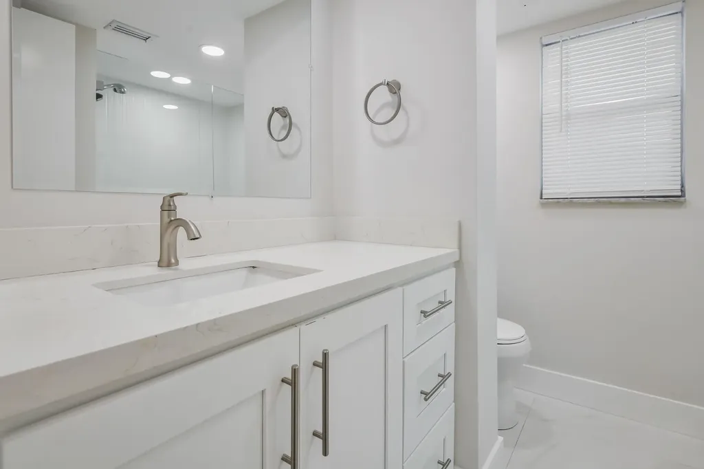 3590 Via Poinciana Lake Worth FL 33467