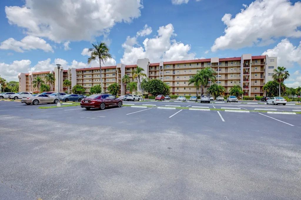 3590 Via Poinciana Lake Worth FL 33467
