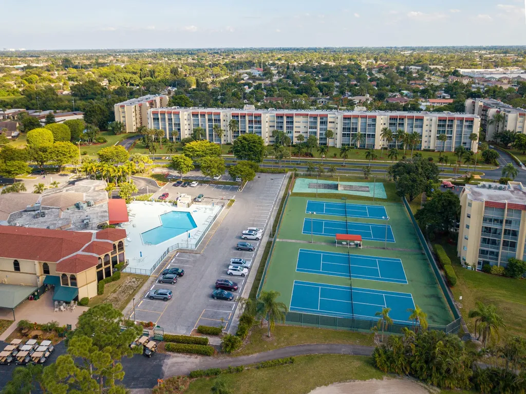 3590 Via Poinciana Lake Worth FL 33467