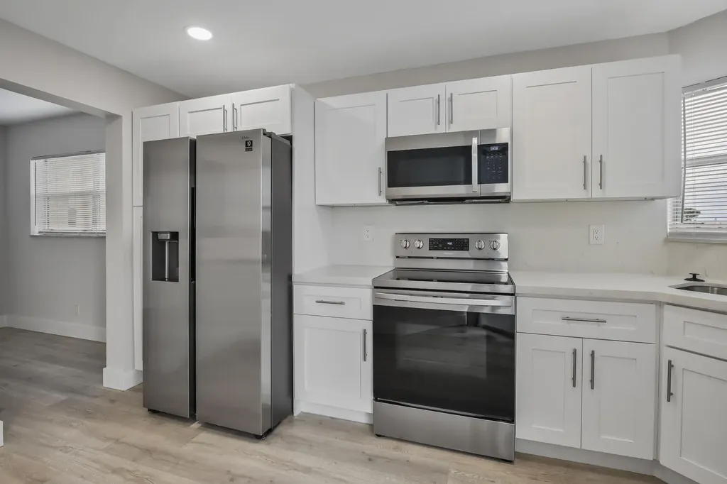 3590 Via Poinciana Lake Worth FL 33467
