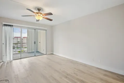 3590 Via Poinciana Lake Worth FL 33467