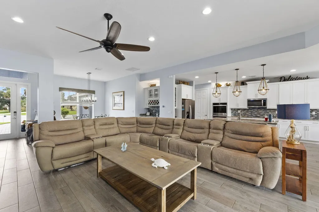 2091 SW Hobby Court Port St Lucie FL 34953