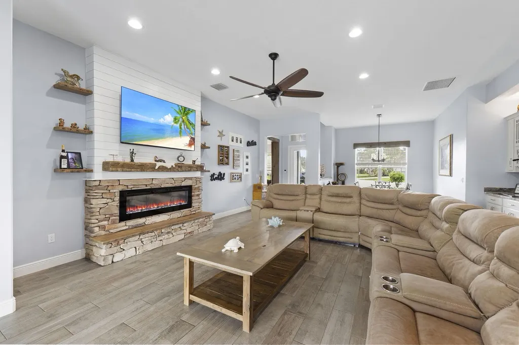 2091 SW Hobby Court Port St Lucie FL 34953