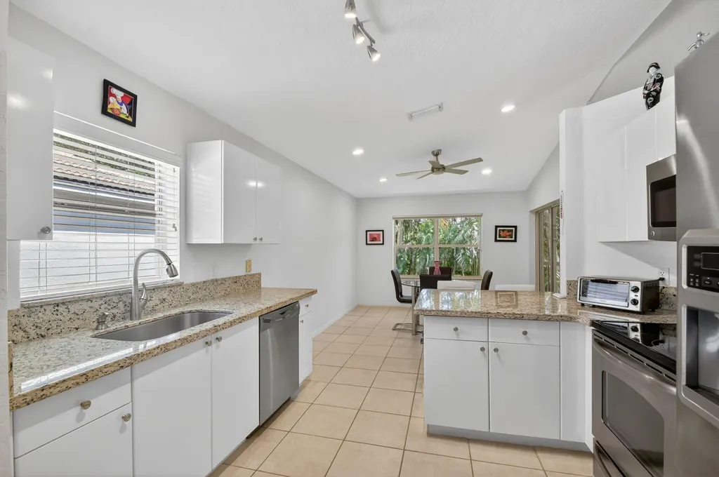 7910 Laina Lane Boynton Beach FL 33437
