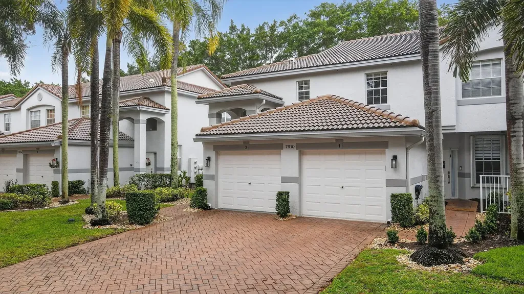 7910 Laina Lane Boynton Beach FL 33437