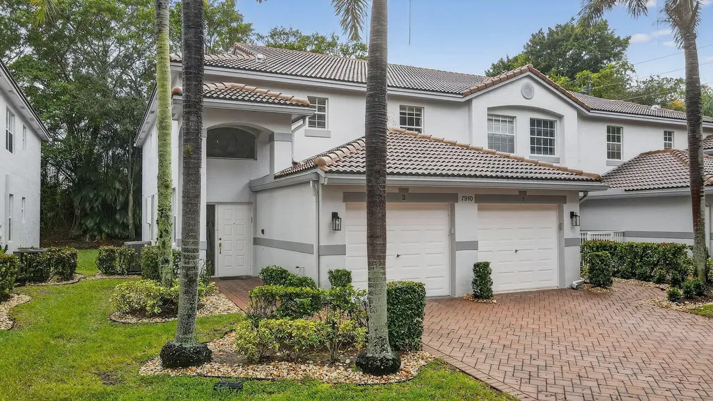 7910 Laina Lane Boynton Beach FL 33437