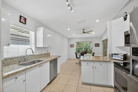 7910 Laina Lane Boynton Beach FL 33437