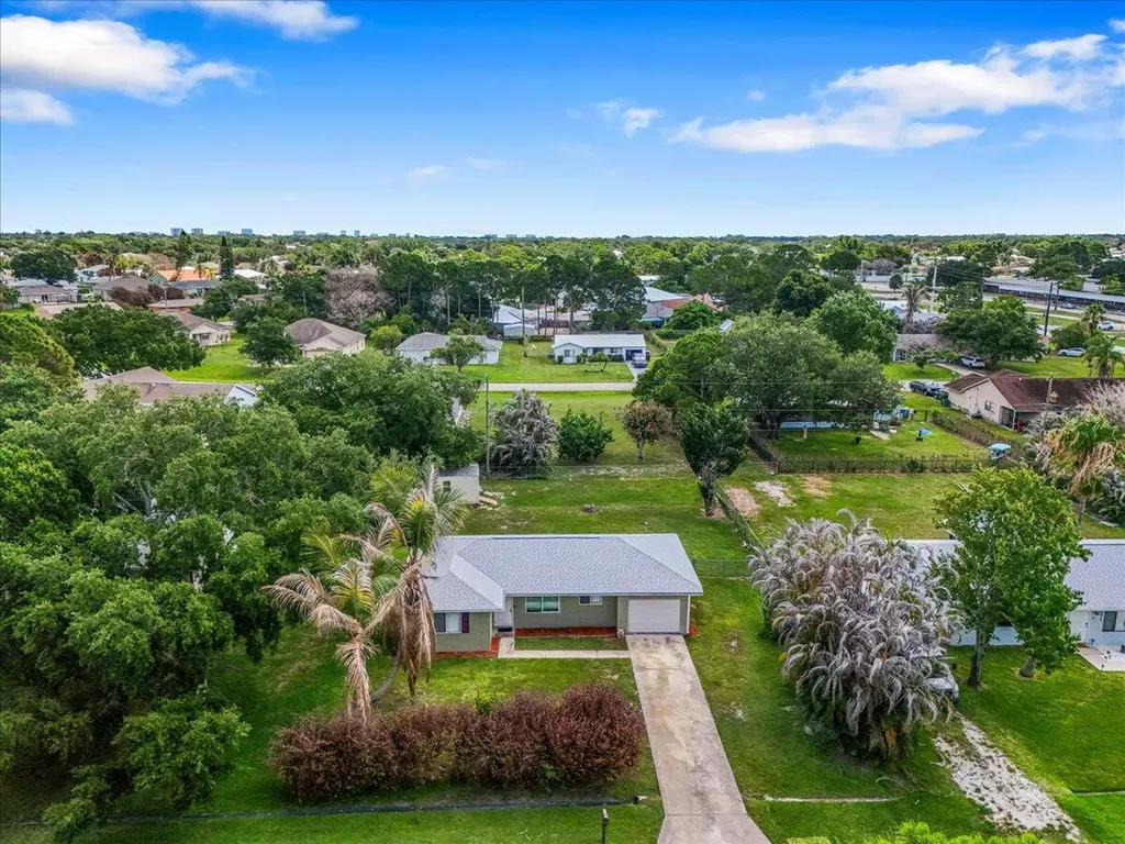 2261 SE Pear Lane Port St Lucie FL 34952