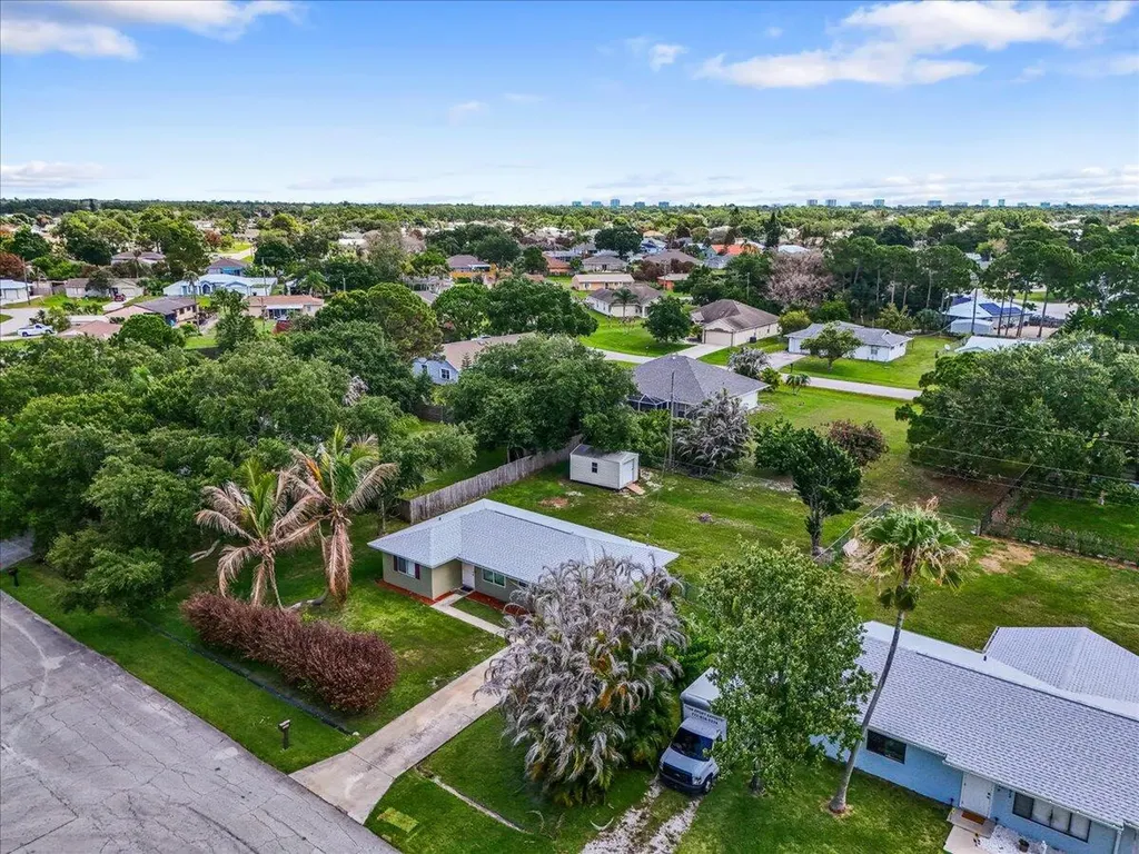 2261 SE Pear Lane Port St Lucie FL 34952