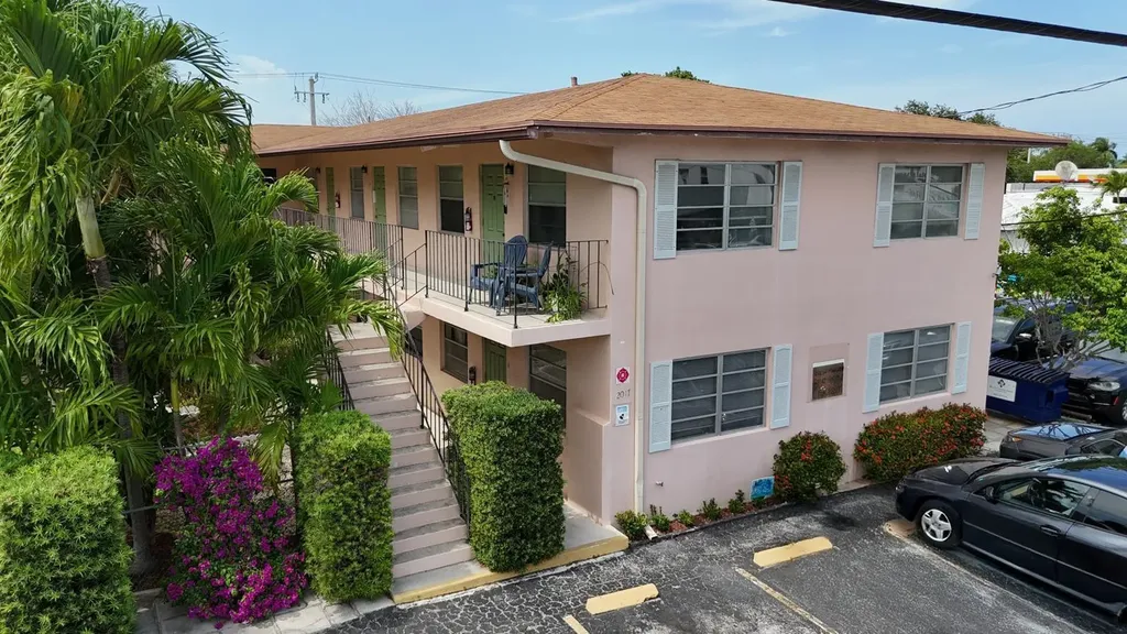 2017 NE 18th Street Fort Lauderdale FL 33305