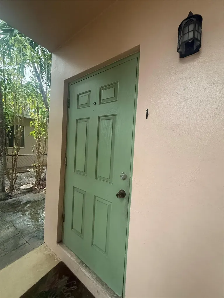 2017 NE 18th Street Fort Lauderdale FL 33305