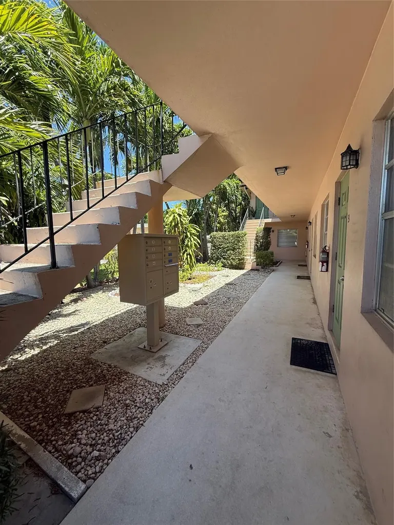2017 NE 18th Street Fort Lauderdale FL 33305