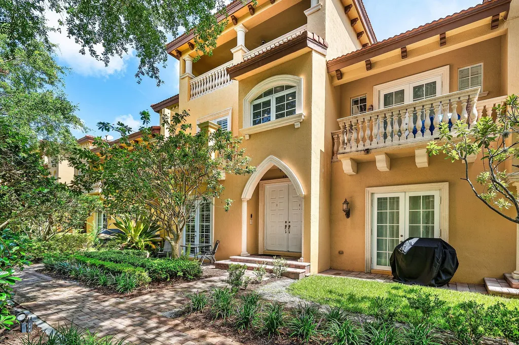400 NE 69th Circle Boca Raton FL 33487
