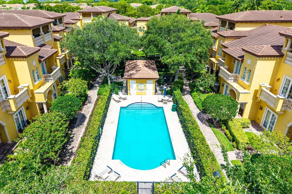 400 NE 69th Circle Boca Raton FL 33487
