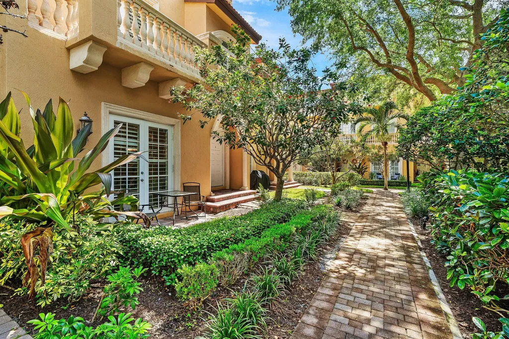 400 NE 69th Circle Boca Raton FL 33487