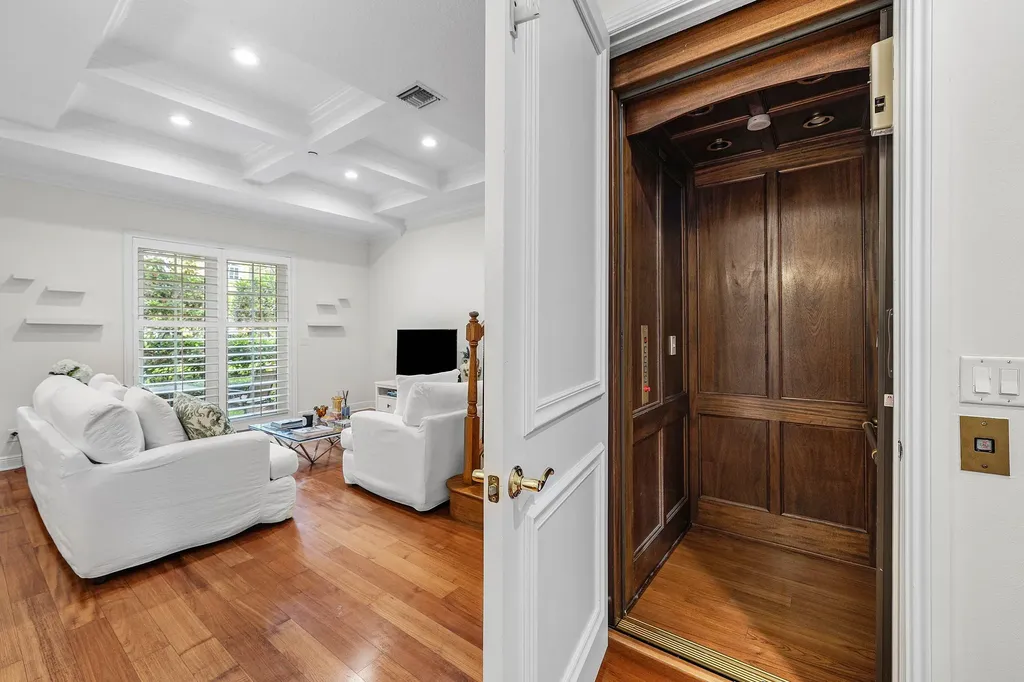 400 NE 69th Circle Boca Raton FL 33487