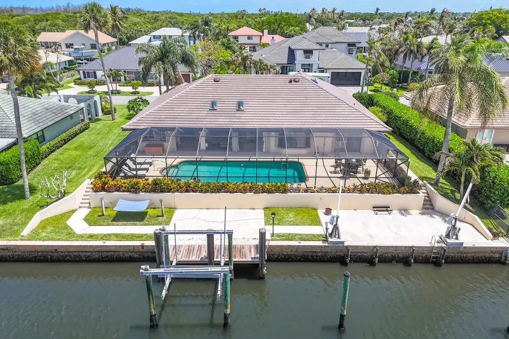 9067 SE Star Island Way Hobe Sound FL 33455