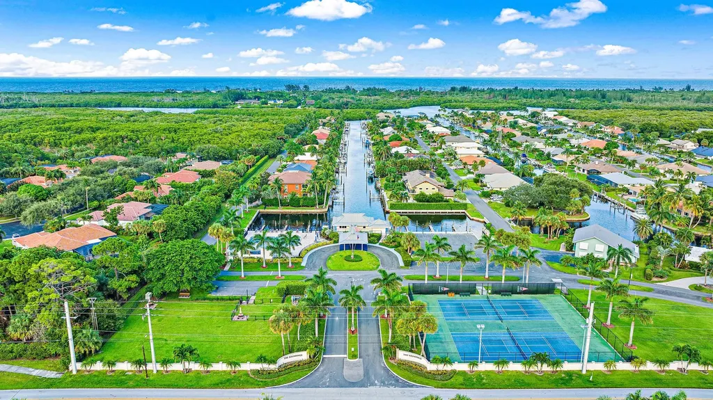 9067 SE Star Island Way Hobe Sound FL 33455
