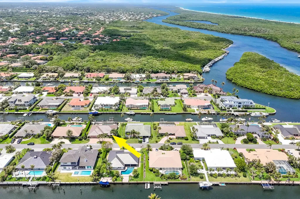 9067 SE Star Island Way Hobe Sound FL 33455