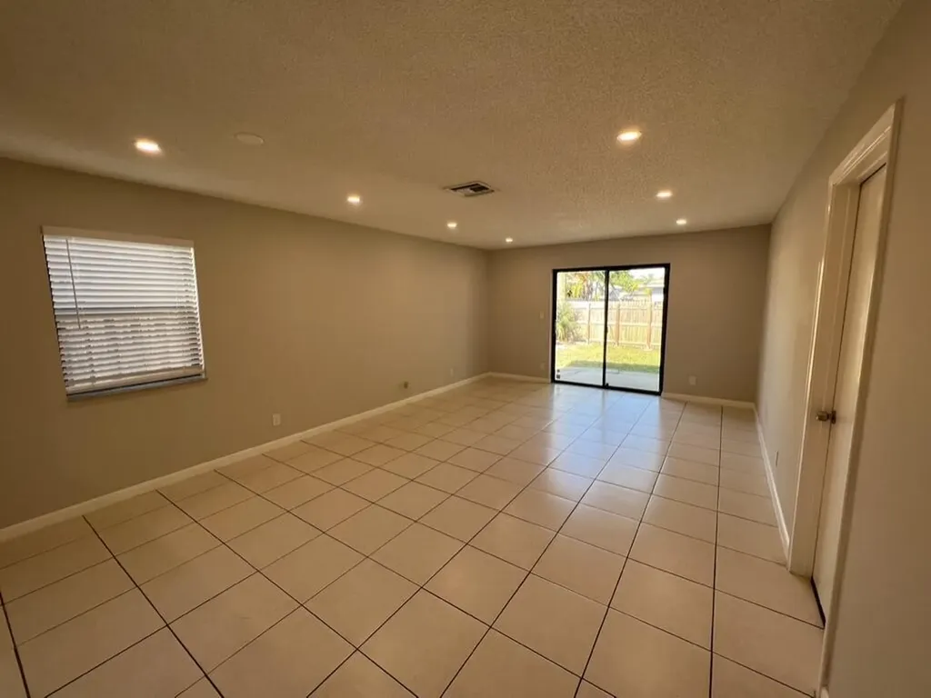 3148 N Dixie Highway Boca Raton FL 33431