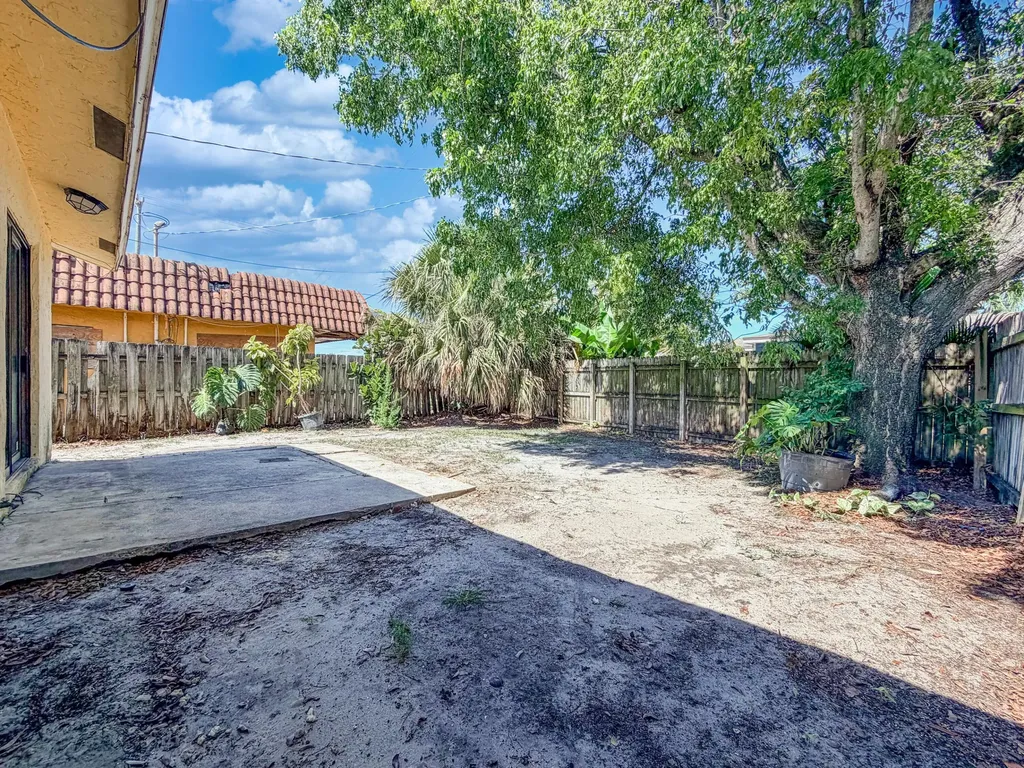 3148 N Dixie Highway Boca Raton FL 33431