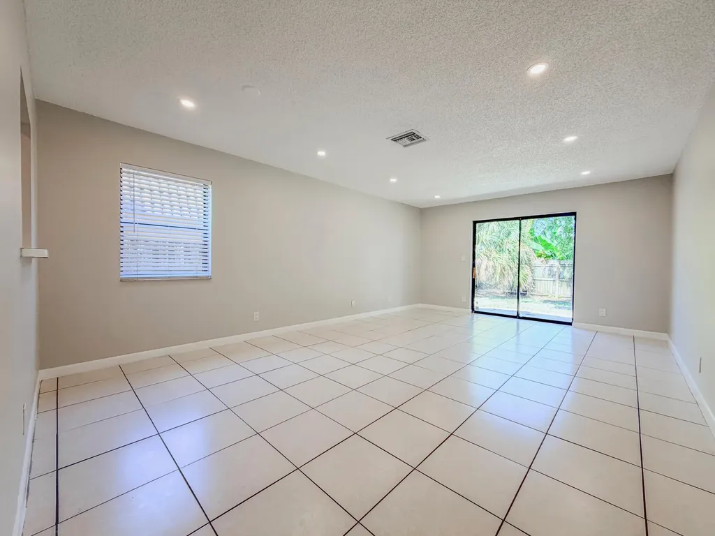3148 N Dixie Highway Boca Raton FL 33431
