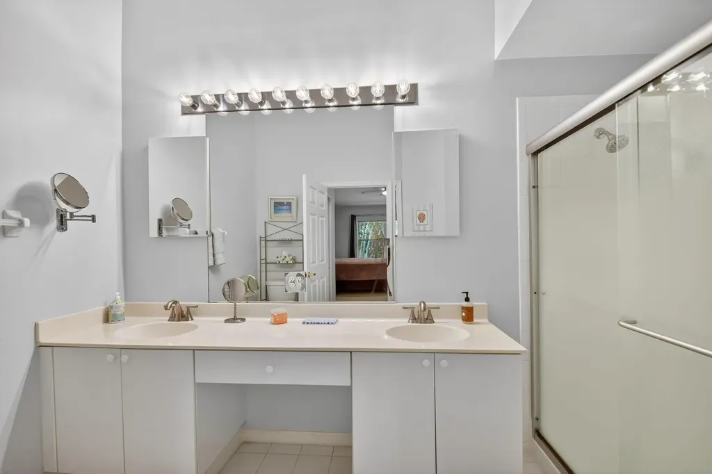 7910 Laina Lane Boynton Beach FL 33437