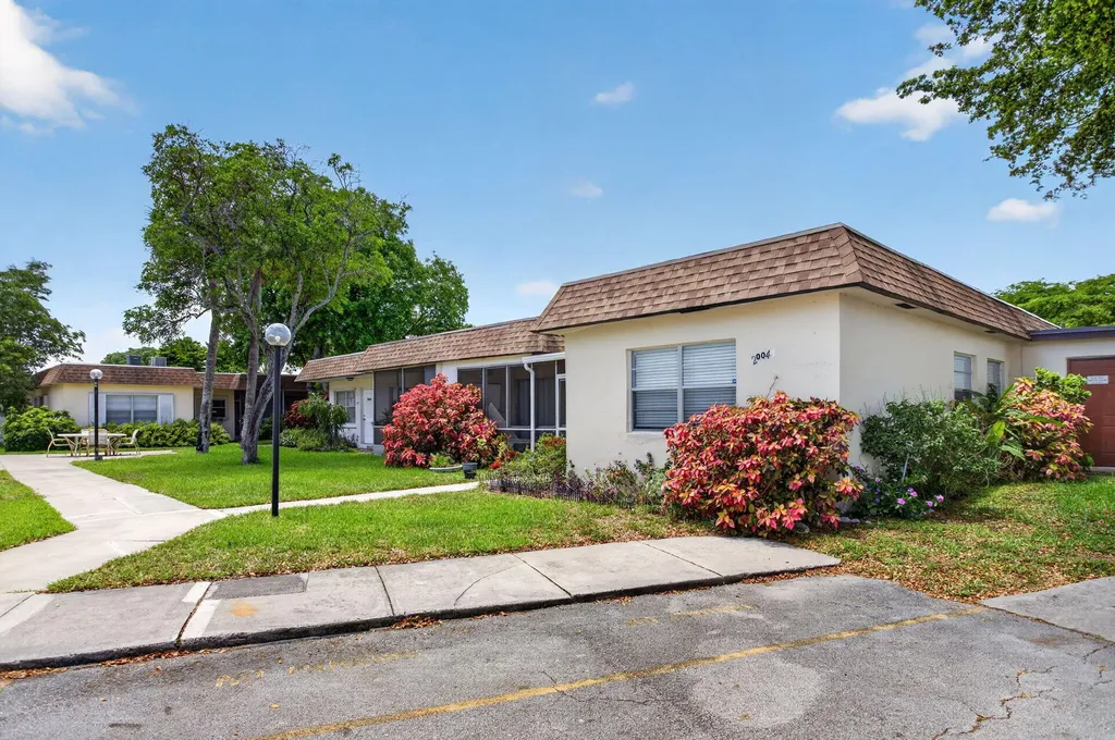 2004 SW Natura Boulevard Deerfield Beach FL 33441