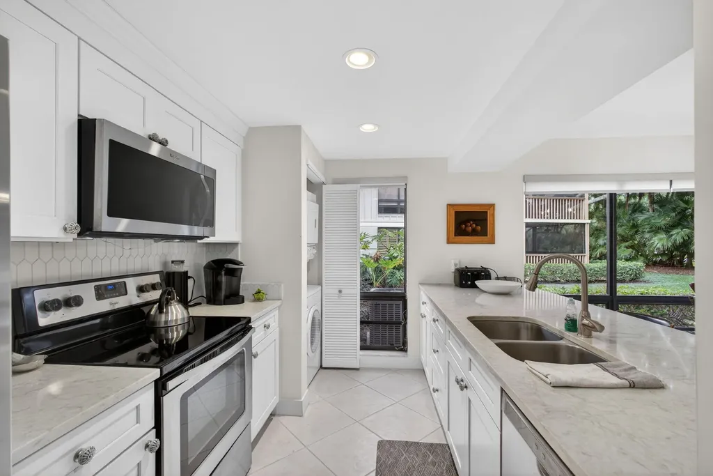 611 Brackenwood Cove Palm Beach Gardens FL 33418