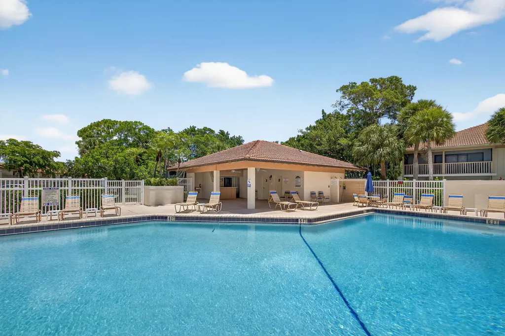 611 Brackenwood Cove Palm Beach Gardens FL 33418