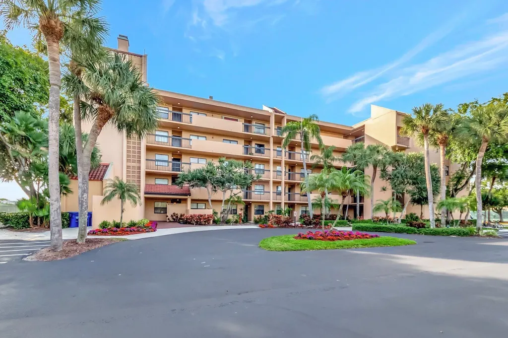 600 Egret Circle Delray Beach FL 33444