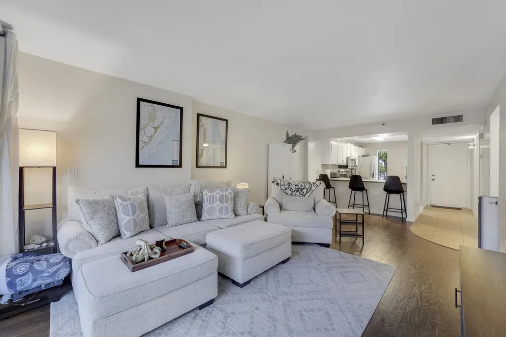 20 Royal Palm Way Boca Raton FL 33432